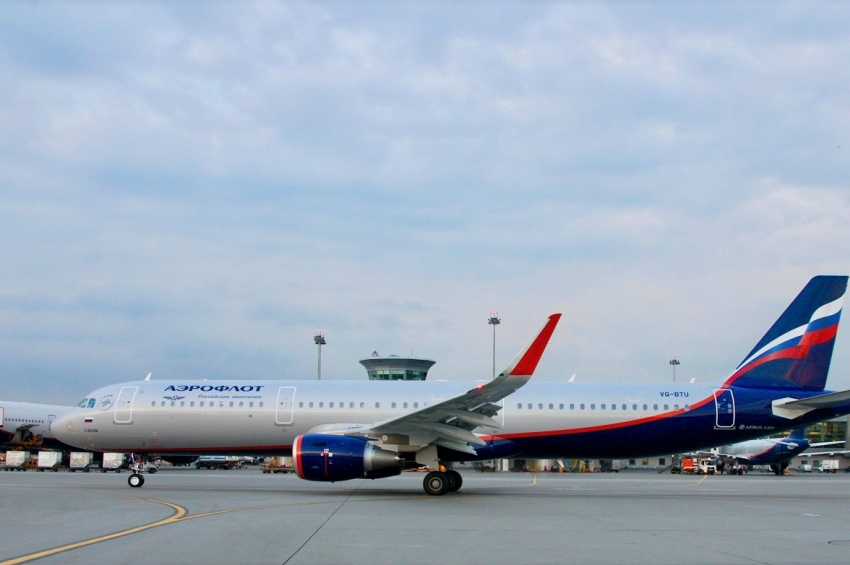 UE intenționează să sancționeze trei companii aeriene pentru transportarea ...