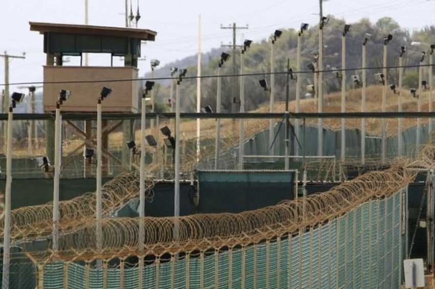 Militarii americani construiesc în secret o sală de judecată la baza Guantánamo