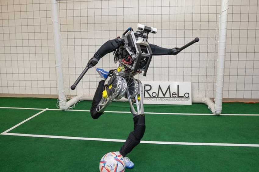 [video] O universitate a construit un robot-fotbalist pentru participarea la RoboCup 2023