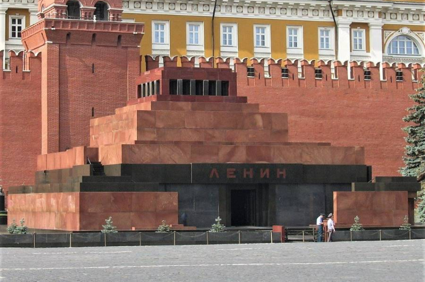 Resident of Russia Far East tried to set Lenin's Mausoleum on fire with Molotov ...