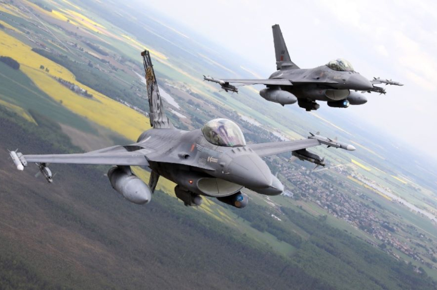 After simulators, Ukrainian pilots now jumped into F-16s for in-flight training
